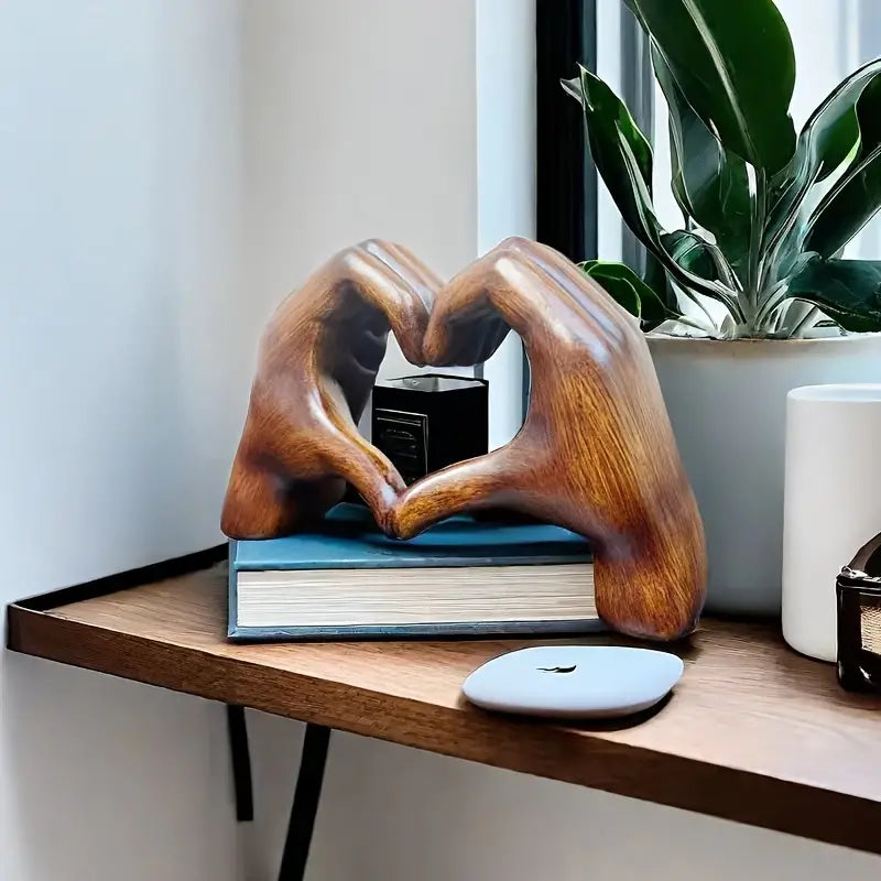 Frendorf | Lovenest Elegante Harpiksskulptur - Symbol für Liebe und Hingabe