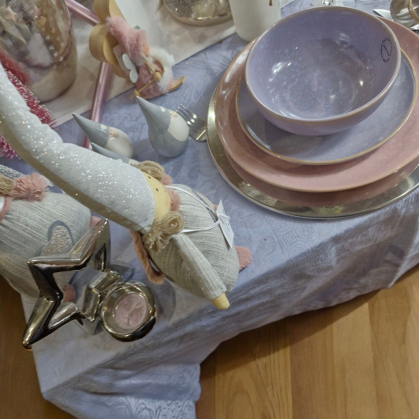 Frendorf | Bluebell Unterteller 20cm - Elegante Keramikteller mit blauem Glockenblumen-Muster - Perfekt zum Servieren von Snacks, Vorspeisen oder kleinen Mahlzeiten - Verleiht Ihrer Geschirrkollektion einen zarten und charmanten Touch