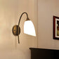 Frendorf | 1 Glühbirne Winkel Shade Wandmontierte Licht Fixture Modern Schwarz/Gold Milchglas Beleuchtung für Schlafzimmer