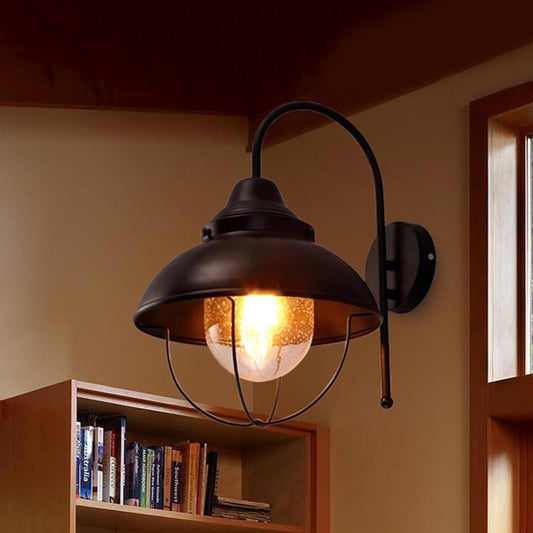 Frendorf | Farmhouse Dome Wandlamp 1 Licht Metaal Wandverlichting met Kooi en Gezaagd Glazen Kap in Zwart