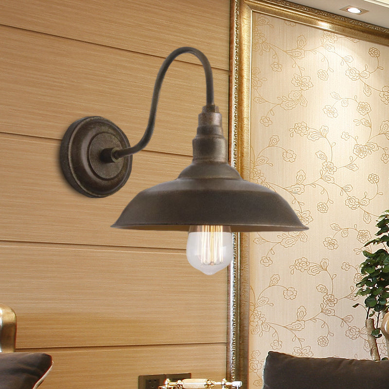Frendorf | Antieke stijl schuurmuurlamp 1 licht ijzeren wandlamp met goose-neck arm in brons/roest voor slaapkamer