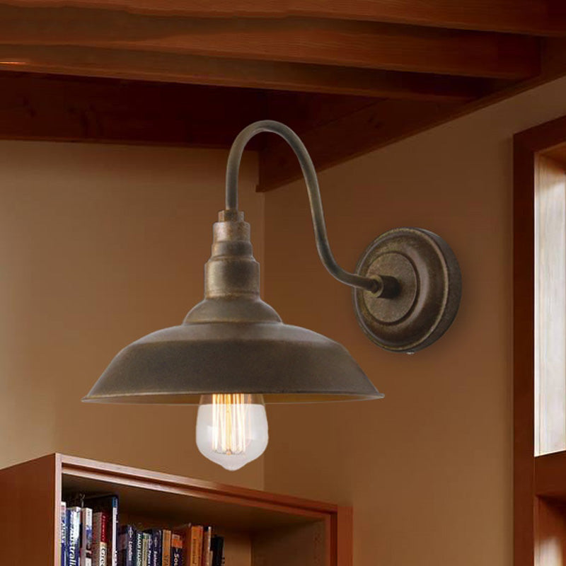 Frendorf | Antieke stijl schuurmuurlamp 1 licht ijzeren wandlamp met goose-neck arm in brons/roest voor slaapkamer