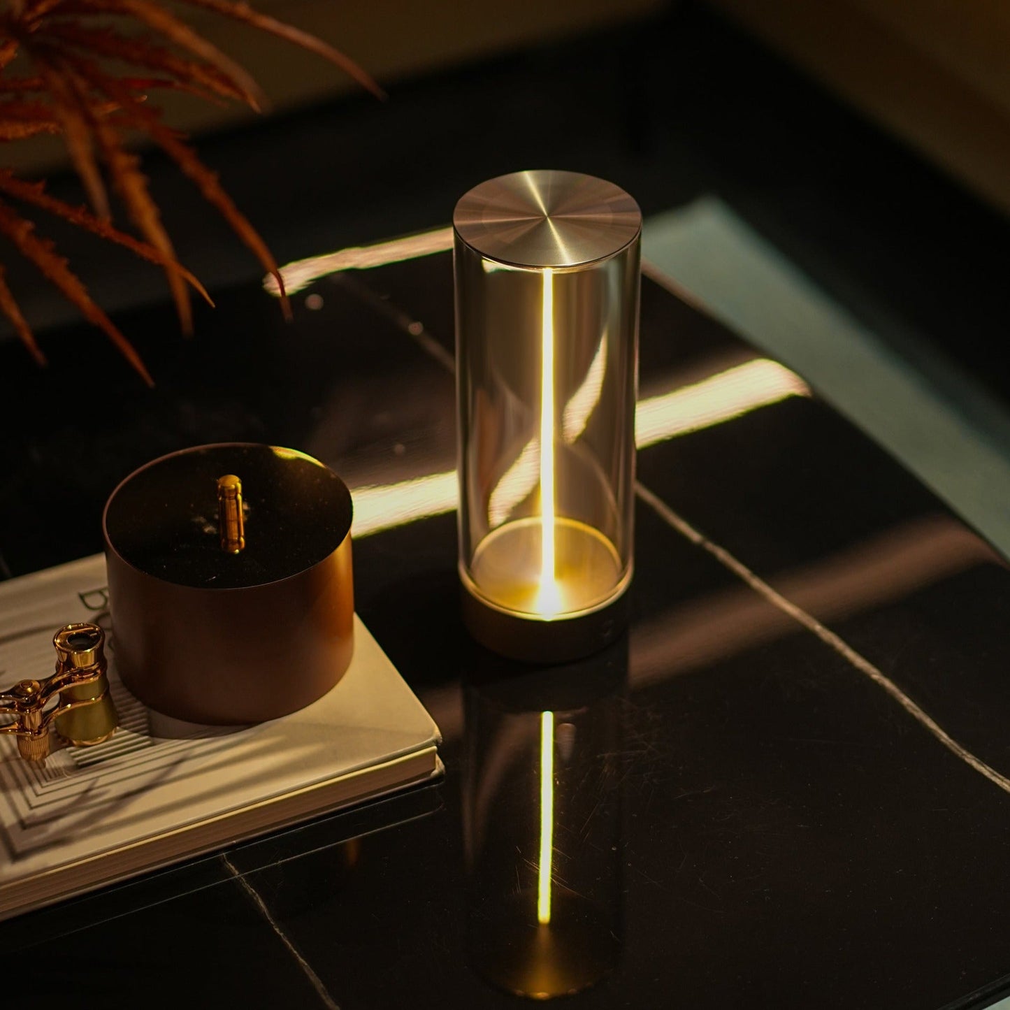 GlowBright | Tragbare LED-Lampe mit Kabellosem Design