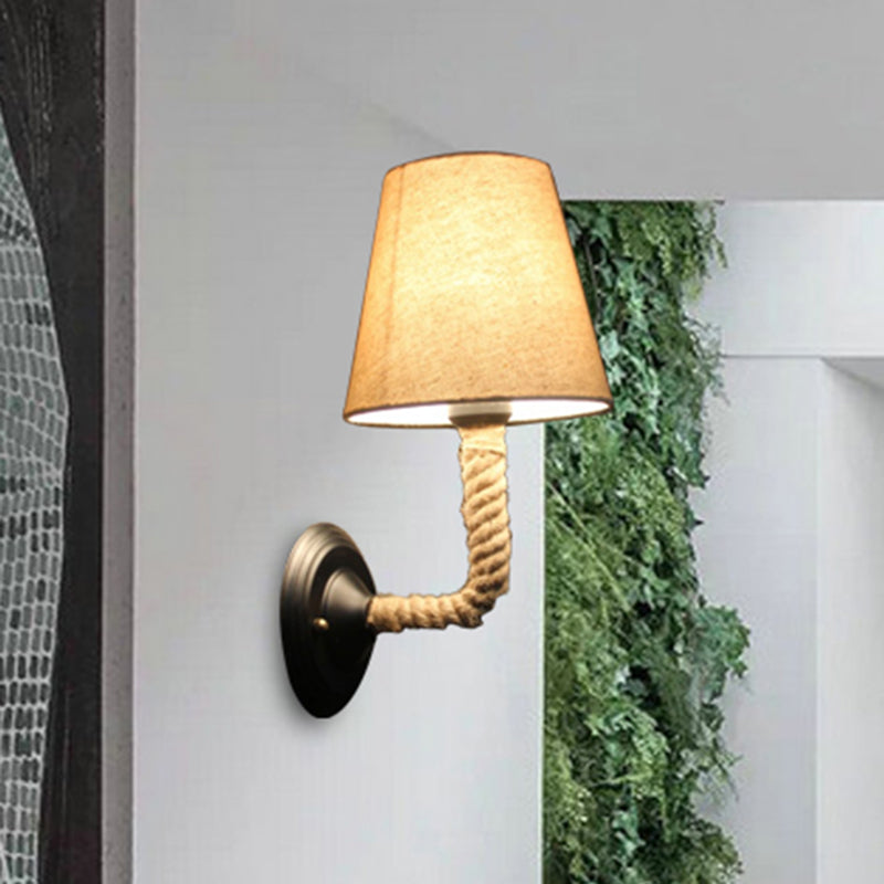 Frendorf | 1 Licht Conische Wandlamp Lodge Stijl Beige Stoffen Wandverlichting met Rope Gebogen/Hoekarm voor Restaurant