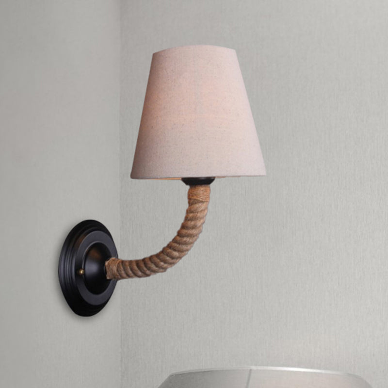 Frendorf | 1 Licht Conische Wandlamp Lodge Stijl Beige Stoffen Wandverlichting met Rope Gebogen/Hoekarm voor Restaurant