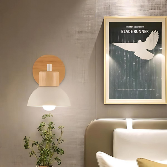 Stylische Wandleuchte aus Holz für ein harmonisches Zuhause