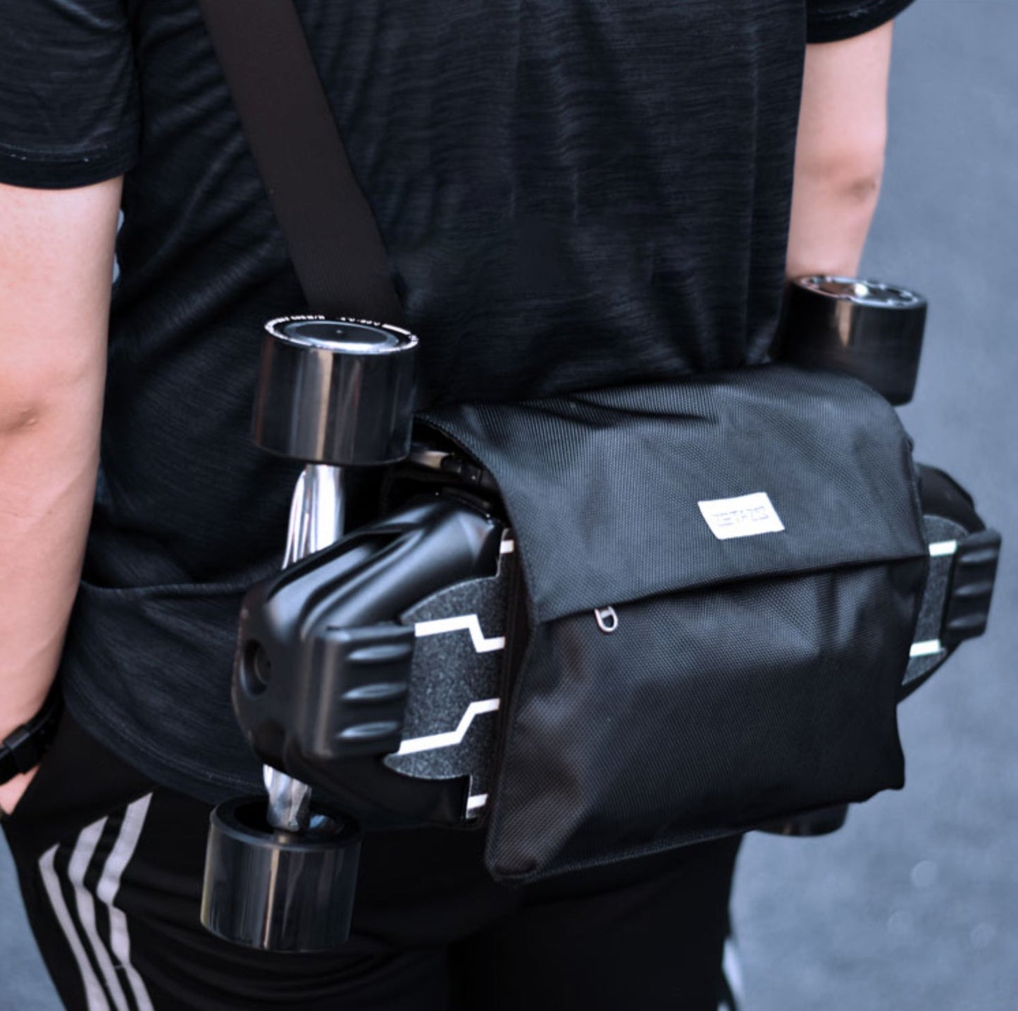 Frendorf | 2-in-1 Rucksack zum Tragen des kompletten Longboards, Skateboards oder Surf Skates, mit großer Kapazität, verstellbarem Riemen, stressabbauendem ergonomischem Design