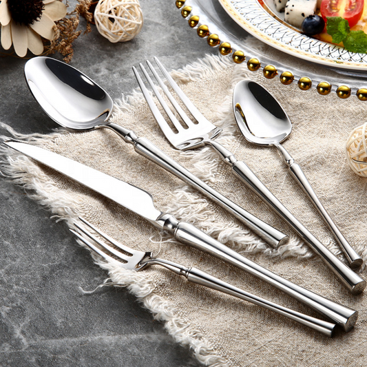 Klassisches Edelstahlset mit Eleganten Griffen