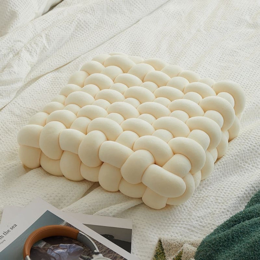 Frendorf | SnugSpiral - Elegantes geflochtenes Plüschkissen