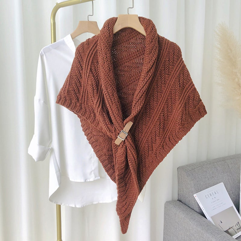 Frendorf | Dreieckiger Strickschal mit Leder-Schlaufe