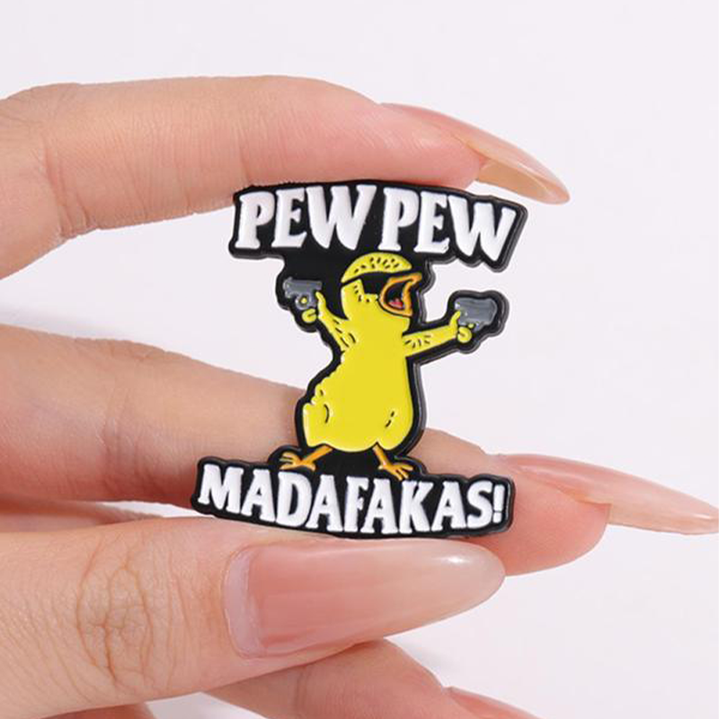 Frendorf | Brief & Cartoon-Ente Design Brosche