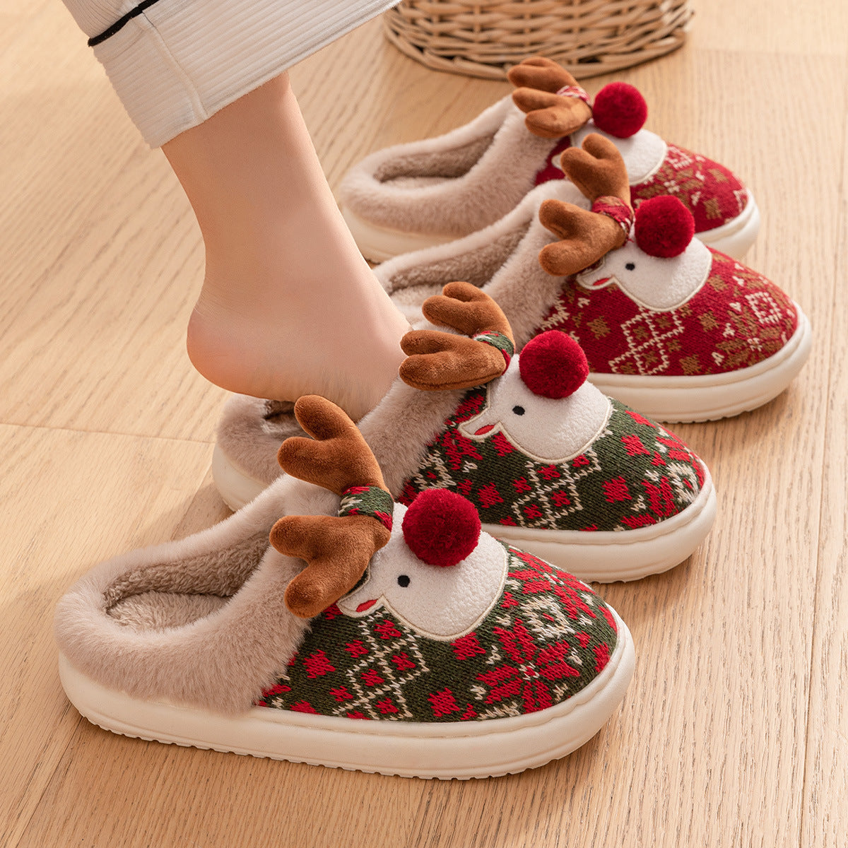 Frendorf | Süße Weihnachts Pantoffeln mit Rentierdesign und rutschfester Sohle!