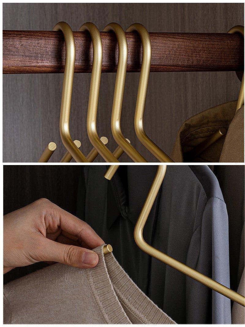 5 Stück Kleiderbügel aus massivem mattem Gold/Silber │ Nahtloser Kleiderschrank-Organizer aus Metall