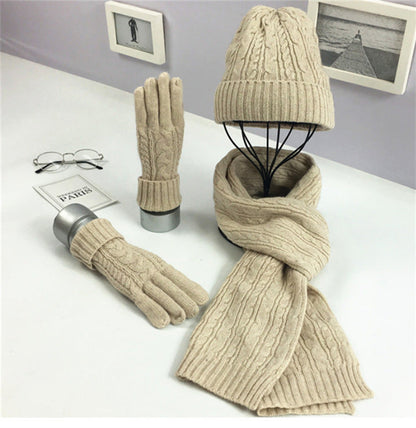 Frendorf | Modernes Set aus Mütze, Schal und Handschuhen in Volltonfarbe mit gedrehtem Saum