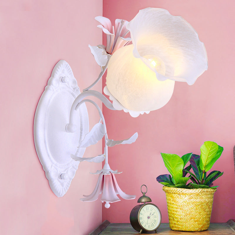 Frendorf | 1 Licht Florale Wandlampe Wandbeleuchtung Pastoral Weiß Metall Wandmontierte Beleuchtung für Wohnzimmer