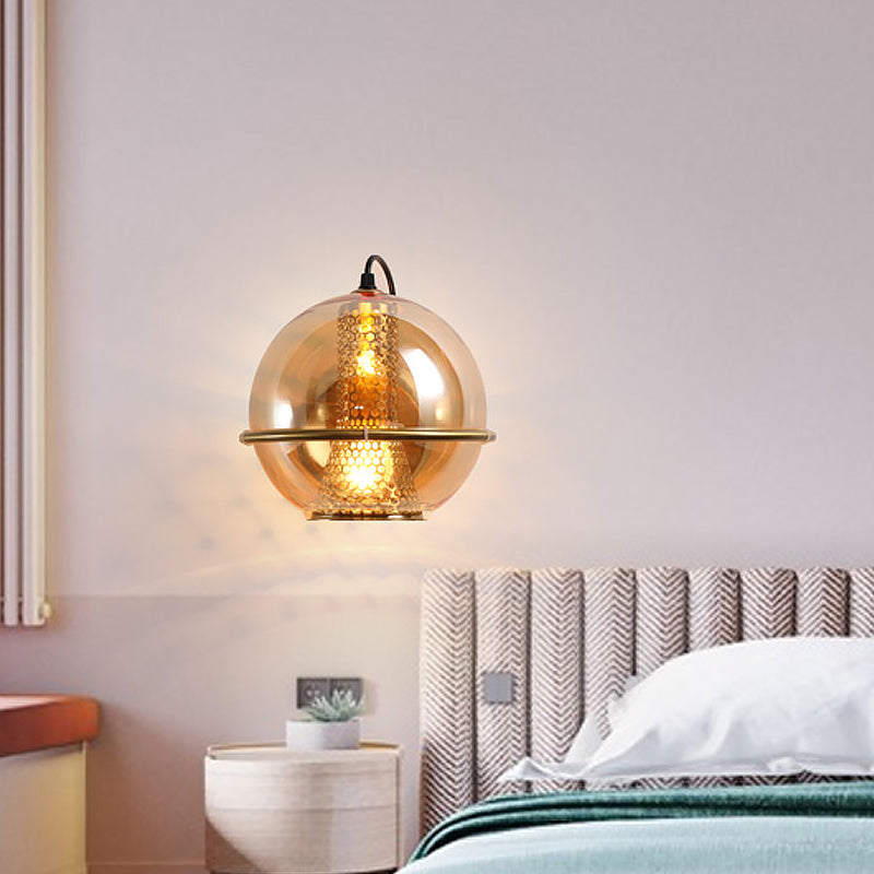 Frendorf | Messing Kugel Wandleuchte Post Modern 1-Kopf Cognac Glas Wandmontierte Lichtquelle für Nachttisch