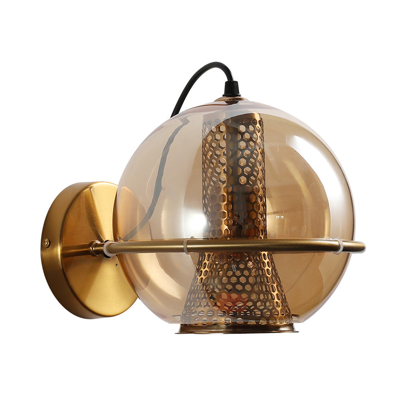 Frendorf | Messing Kugel Wandleuchte Post Modern 1-Kopf Cognac Glas Wandmontierte Lichtquelle für Nachttisch