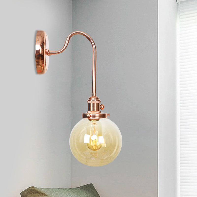 Frendorf | Vintage Globe Wandverlichting 1 Licht Duidelijk/Amber Glas Wandlamp in Koper met Bochtige Arm