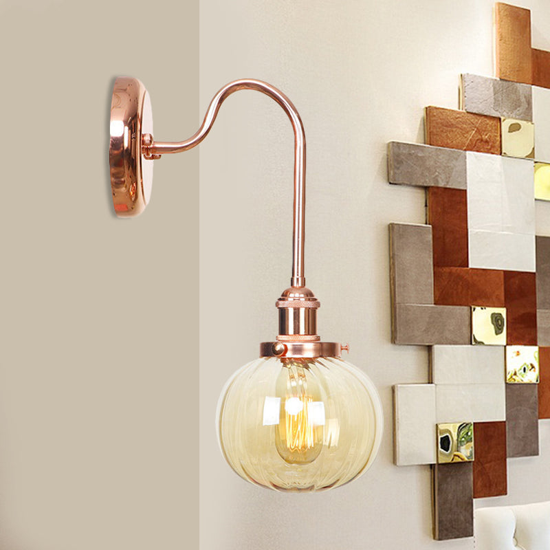 Frendorf | Vintage Globe Wandverlichting 1 Licht Duidelijk/Amber Glas Wandlamp in Koper met Bochtige Arm