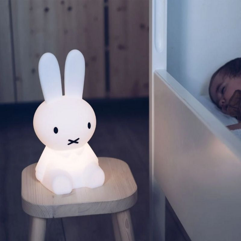 Frendorf | LumiBuddy Kinder Tischlampe | Kabellos & Dimmbar | Niedliches Nachtlicht | Stimmungslicht für Kinderzimmer