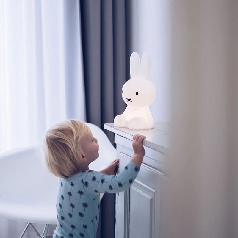 Frendorf | LumiBuddy Kinder Tischlampe | Kabellos & Dimmbar | Niedliches Nachtlicht | Stimmungslicht für Kinderzimmer