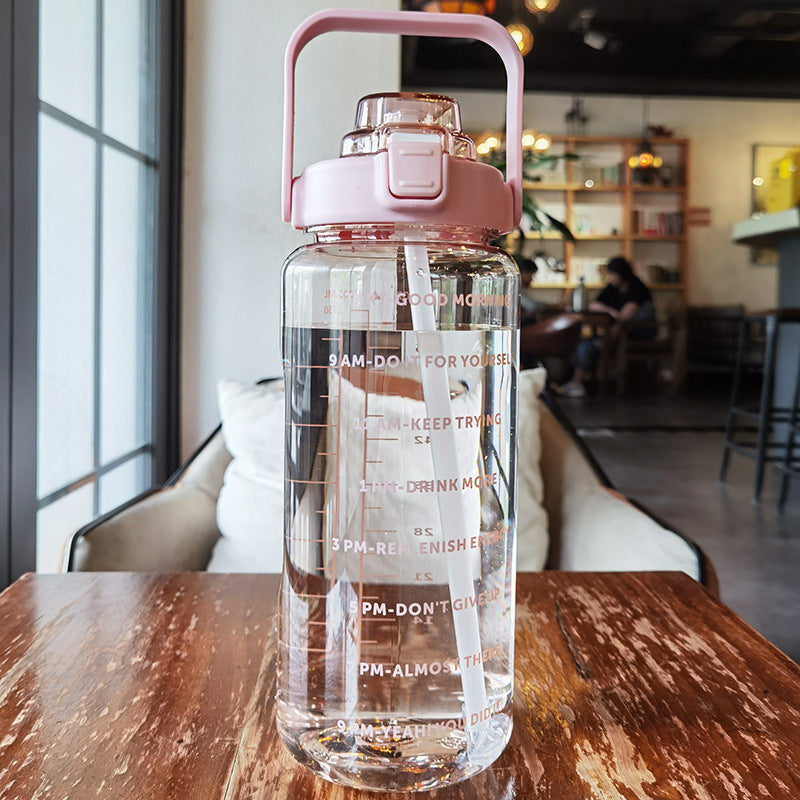 Großer Plastikbecher Tragbare Wasserflasche