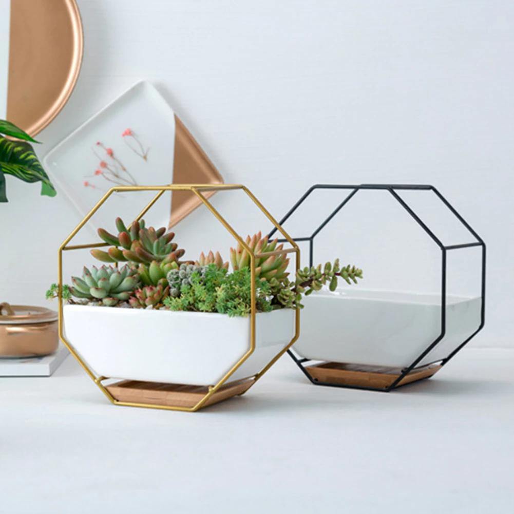 Frendorf | GeoFrame Keramik Wandpflanztopf mit Metallrahmen | Octagon Design