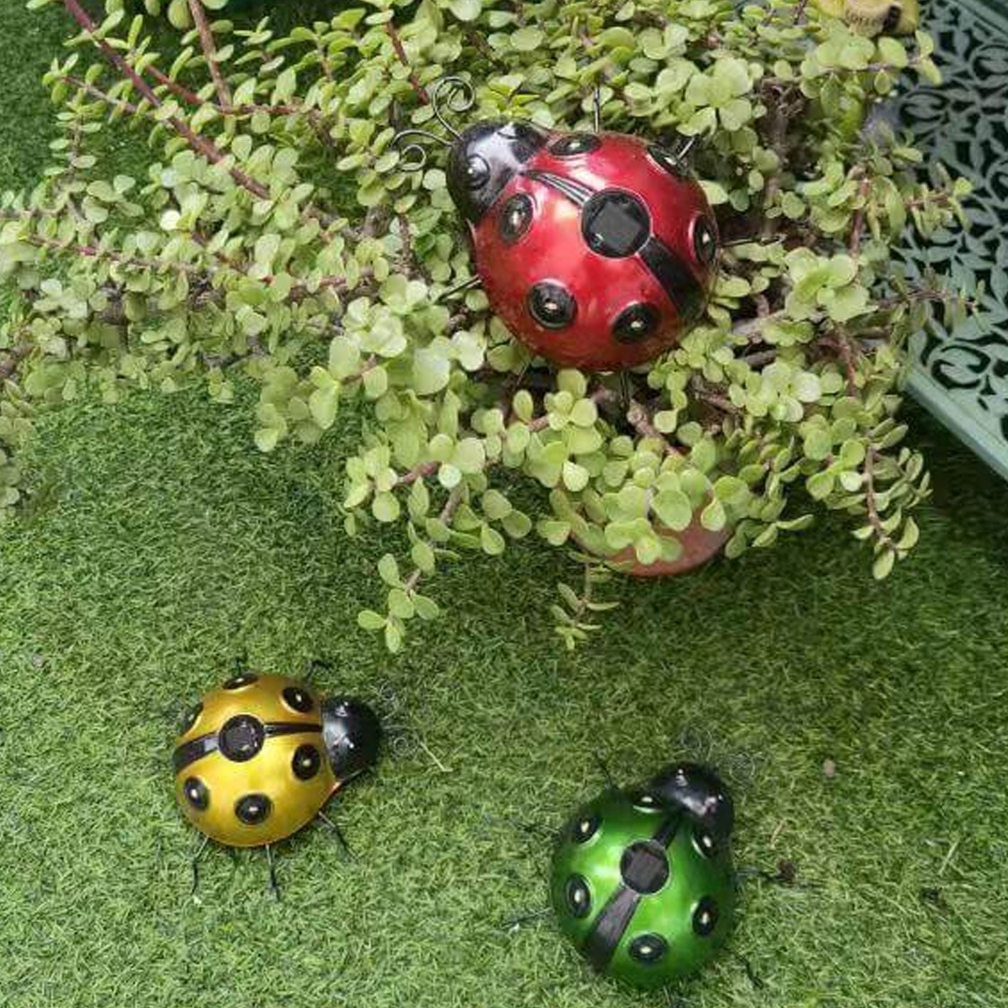Frendorf | SolarBug LED Gartenleuchte | Marienkäfer Design | Solarbetrieben | Dekorative Rasenbeleuchtung