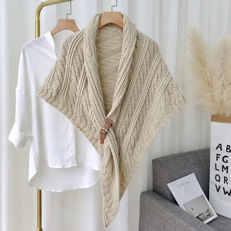 Frendorf | Dreieckiger Strickschal mit Leder-Schlaufe