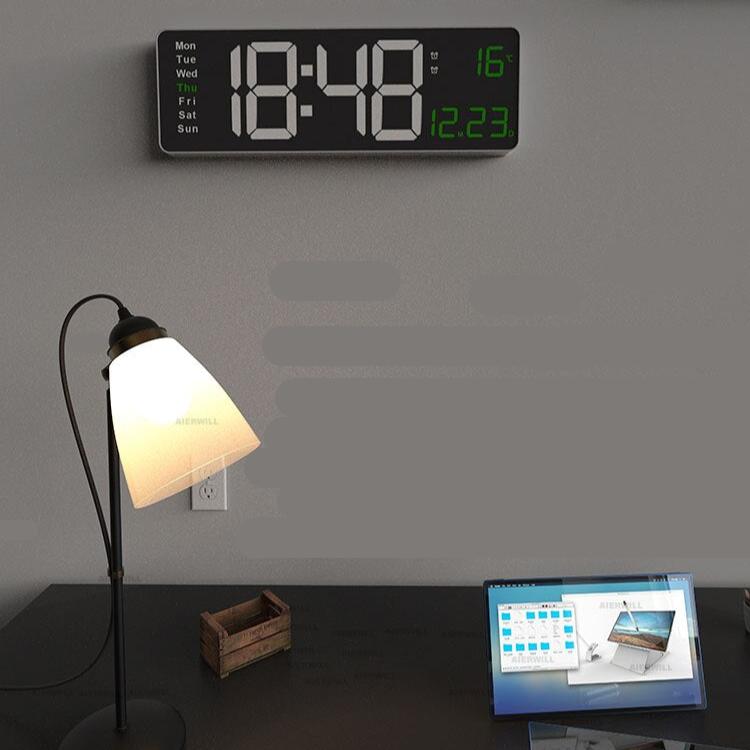 Frendorf | LumiTime Elegante Digitale Uhr – Modernes Design & Beleuchteter Bildschirm