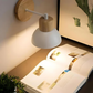 Stylische Wandleuchte aus Holz für ein harmonisches Zuhause