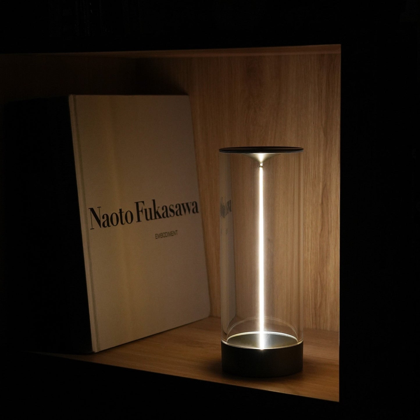 GlowBright | Tragbare LED-Lampe mit Kabellosem Design