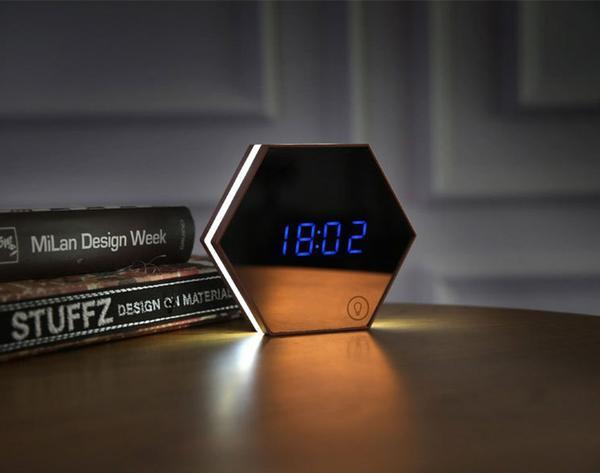 Frendorf | ChronoEase Multifunktionaler Wecker | Digitaluhr mit Temperaturanzeige & Beleuchtung | Stilvolle Tischuhr in Silber