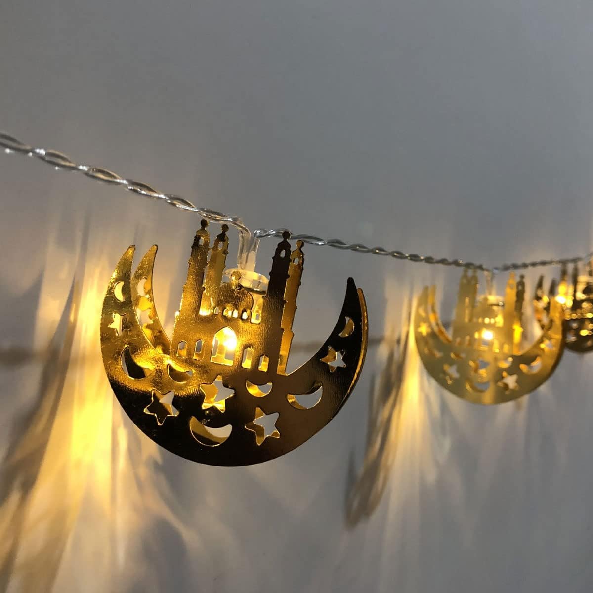 Frendorf | Bunte LED Lichterkette – Dekorative Lichter mit Mond- und Laternenmotiven für Wohnung und Garten