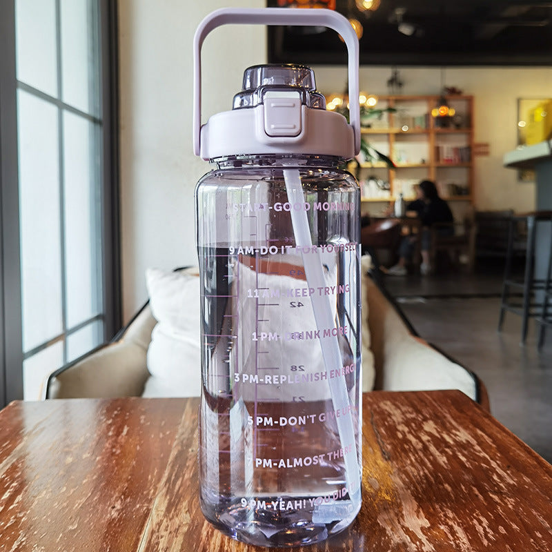 Großer Plastikbecher Tragbare Wasserflasche