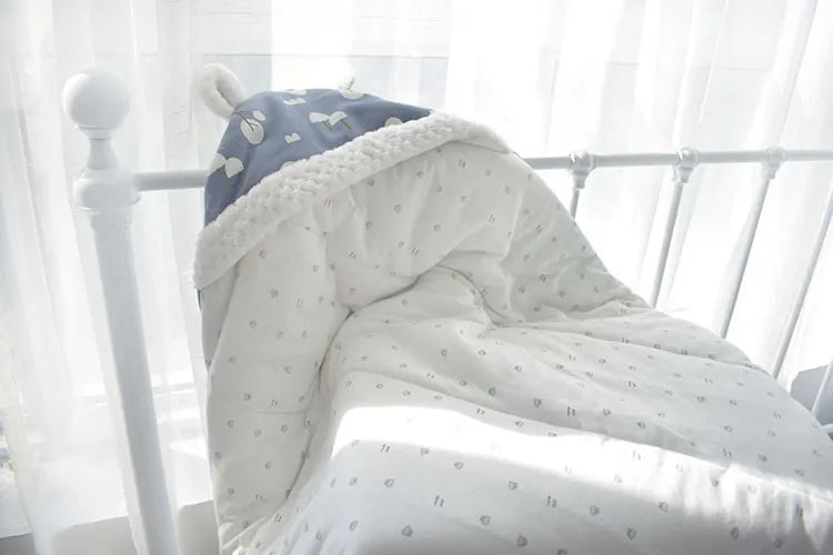 Frendorf | Baby Einschlagdecke mit Kapuze – Kuschelige Decke mit Ohren & Fleece