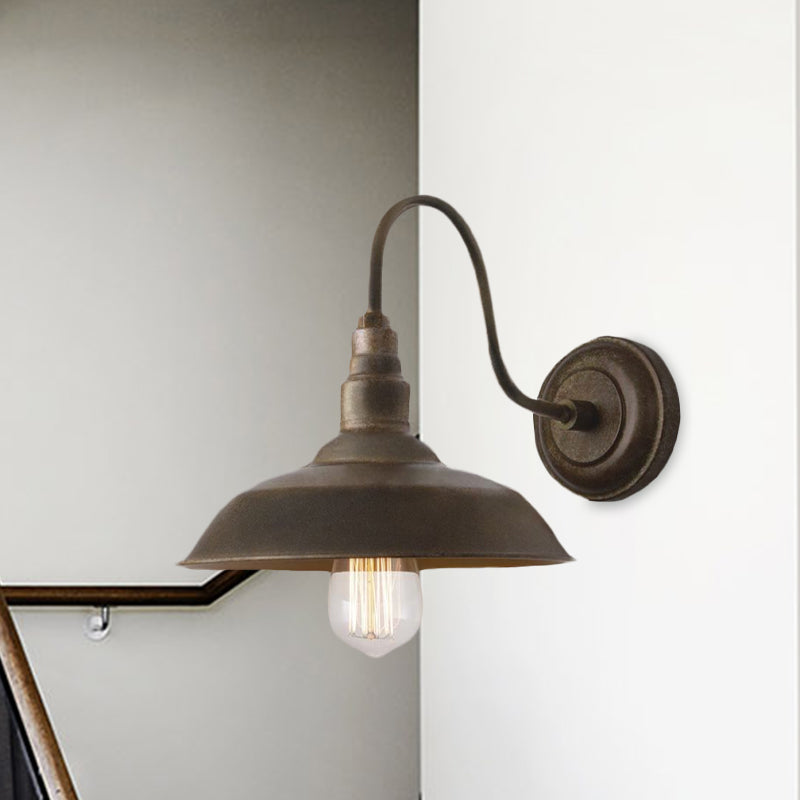 Frendorf | Antieke stijl schuurmuurlamp 1 licht ijzeren wandlamp met goose-neck arm in brons/roest voor slaapkamer