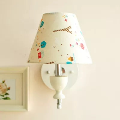 Frendorf | Stoff Blüten Wandlampe Kinderzimmer 1 Kopf Zeitgenössische Wandleuchte in Weiß