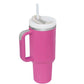 40 Oz Tumbler mit Griff Strohhalm isoliert