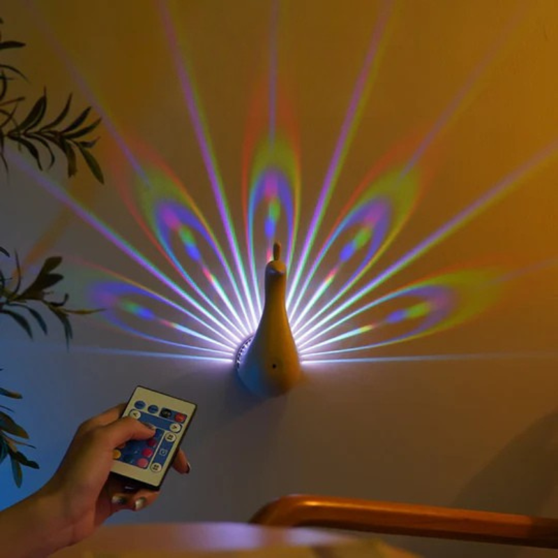Frendorf | PeacockGlow LED-Projektionlampe – Dekorative Lampe mit Fernbedienung und Farbeffekten