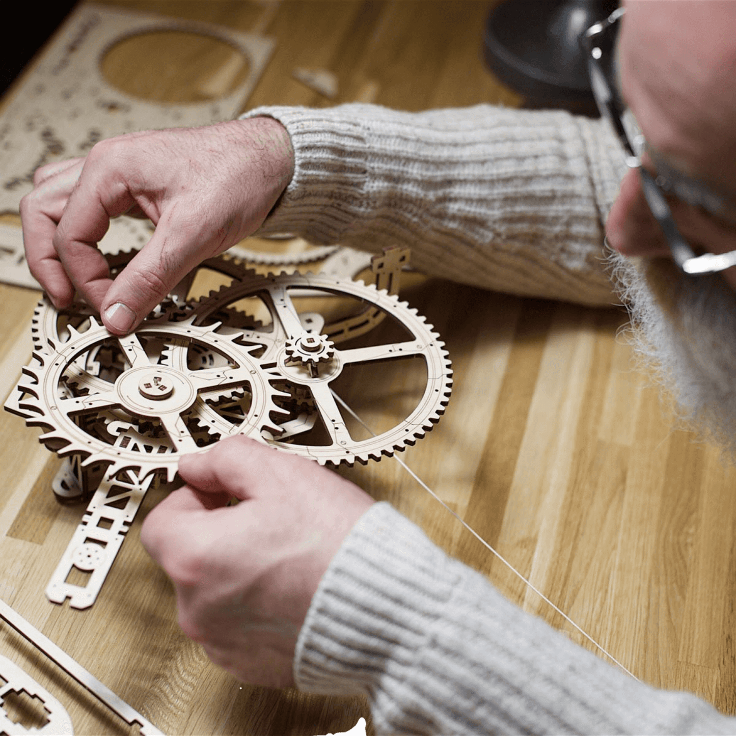 Frendorf | Aero Wanduhr mit Pendel