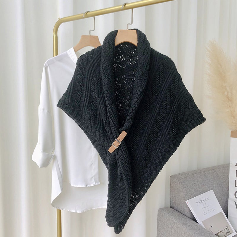 Frendorf | Dreieckiger Strickschal mit Leder-Schlaufe