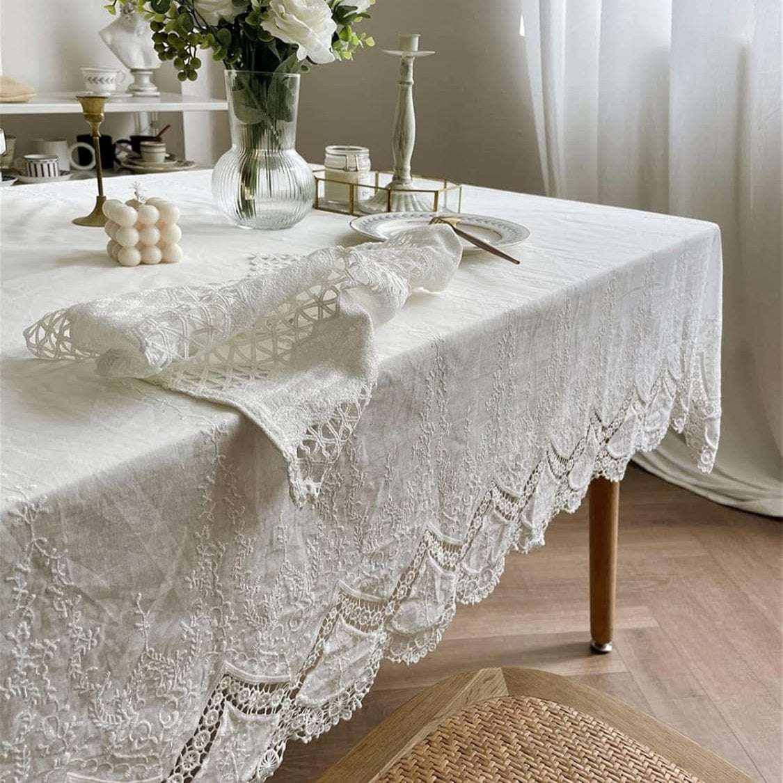 Französische weiße Spitzen-Tischdecke