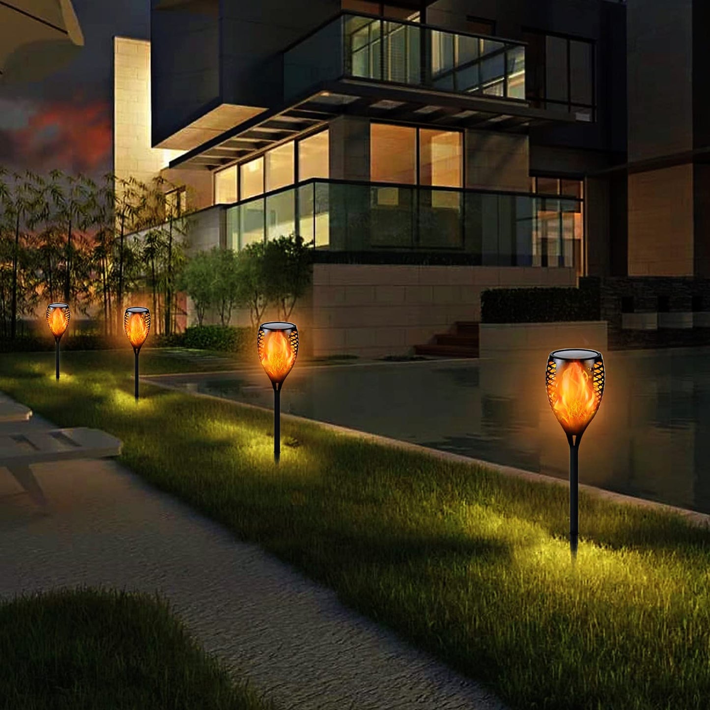 Frendorf | FlameGlow Solar-Tiki-Fackeln | Flackernde Flammenlichter | Nachhaltige Gartenbeleuchtung