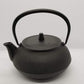 Frendorf | 0.8L Schwarze Japanische Tetsubin Hobnail Stil Gusseisen Teekanne - Elegante und langlebige Teekanne - Perfekt zum Aufbrühen von Tee im traditionellen japanischen Stil mit außergewöhnlicher Wärmespeicherung