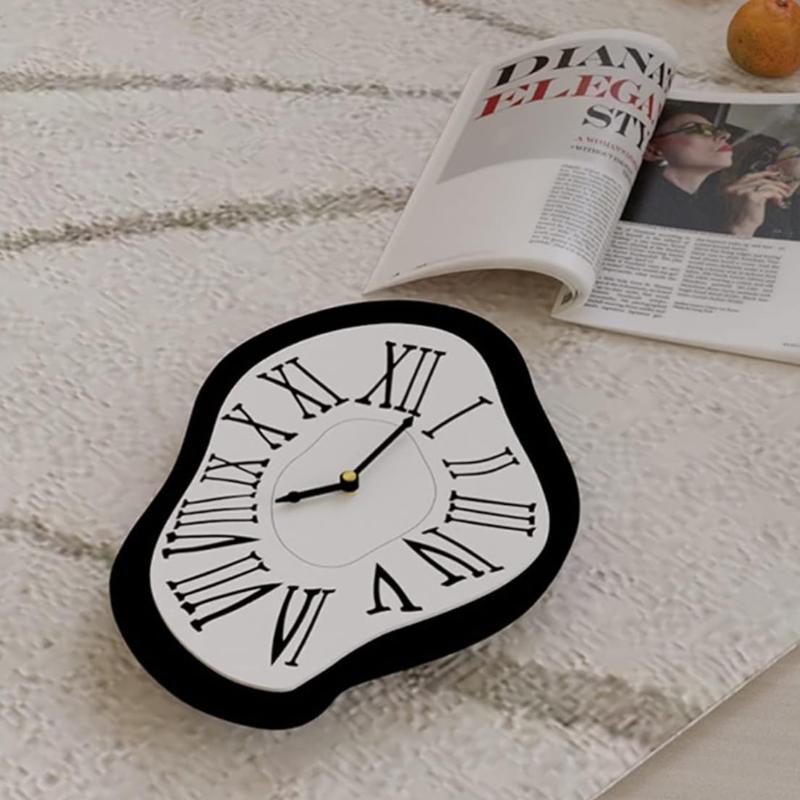 Surrealistische Wanduhr