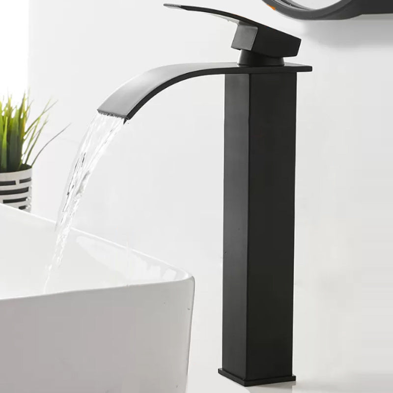Frendorf | Moderner Wasserfallauslauf Waschbeckenarmatur mit LED Messing Waschbeckenarmatur