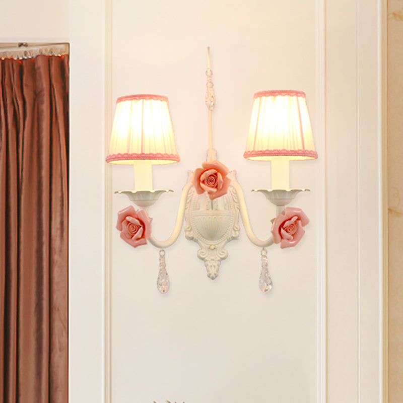 Frendorf | 1/2-Kopf Stoff Wandleuchte Koreanische Blume Weiße Faltenabdeckung Wohnzimmer Wandlampe mit Kristallhänger