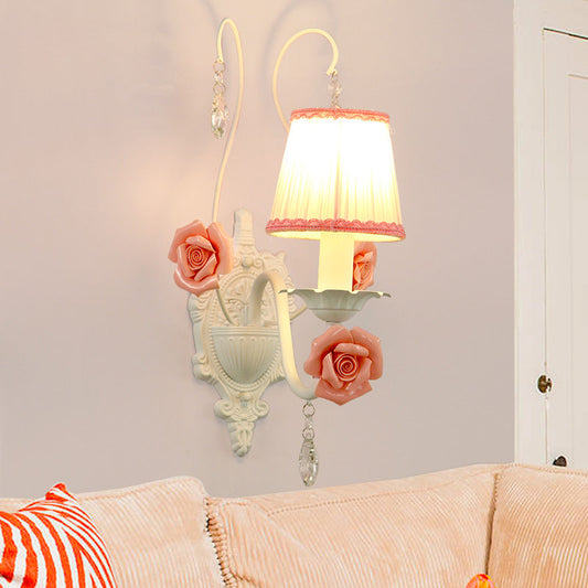 Frendorf | 1/2-Kopf Stoff Wandleuchte Koreanische Blume Weiße Faltenabdeckung Wohnzimmer Wandlampe mit Kristallhänger