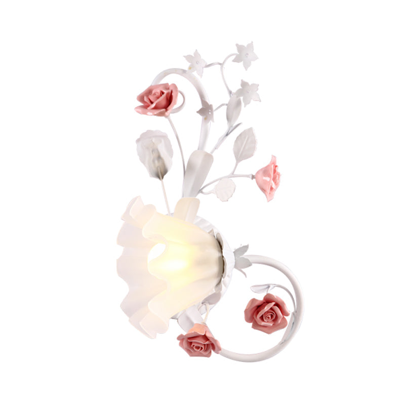 Landhaus Wellenförmige Wandbeleuchtung 1 Glühbirne Weißes Glas Wandmontierte Lampe mit Rosa Rose für Schlafzimmer, Links/Rechts